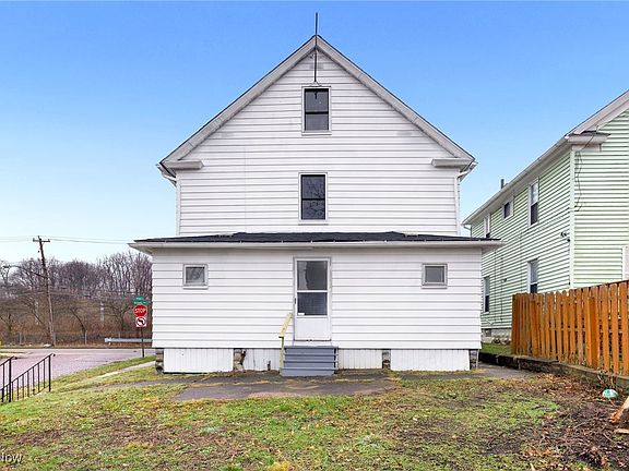 5th image of 163 Russell Ave