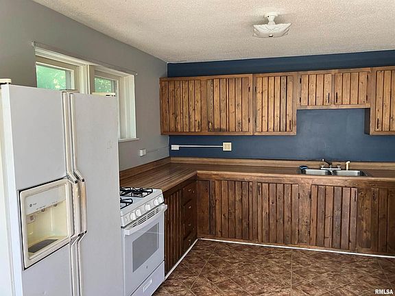 3rd image of 400 Gardner Park Dr