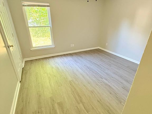 3rd image of 2635 Portland Ave
