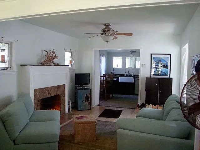 2007 Hillview Ave photo 1