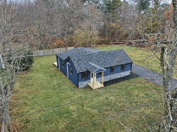 4 Water St, Lakeville, MA 02347