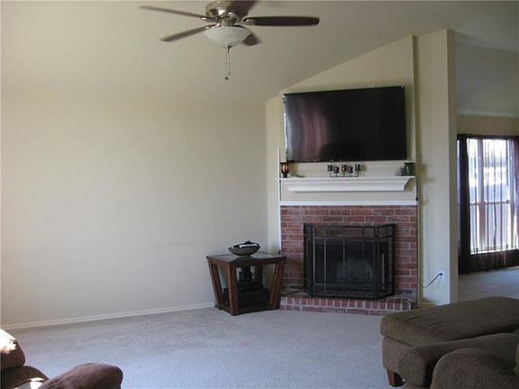 4th image of 808 Kim Ln
