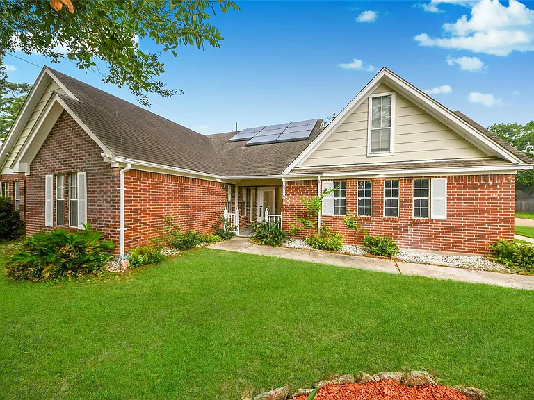 15719 Baytree Dr — Photo 1