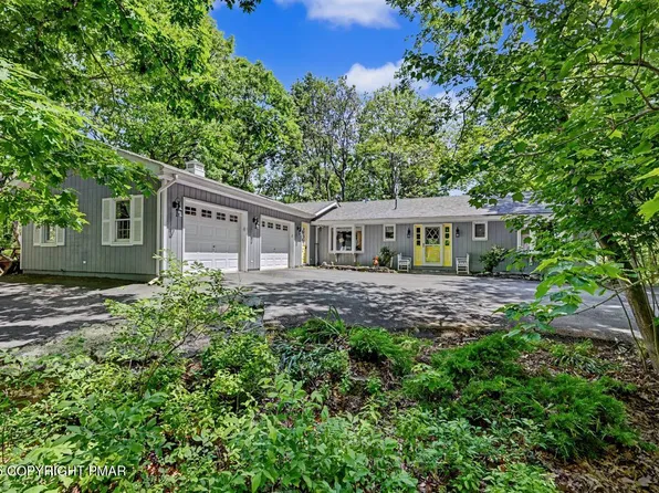 129 Wagoner Ln, Hawley, PA 18428