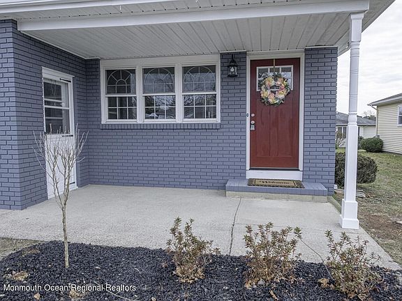 2nd image of 6 Harrington Dr S
