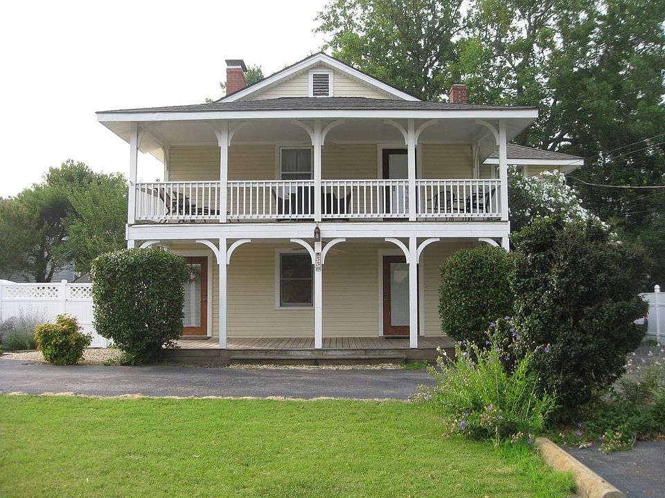 Large second floor apt