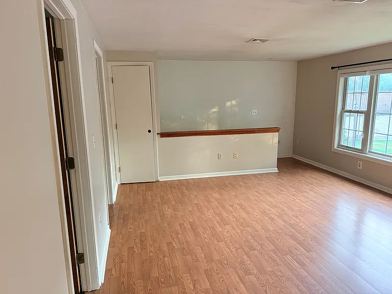 4 Ray St — Photo 3