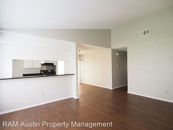 4th image of 1909 Prairie Knoll Ct #A