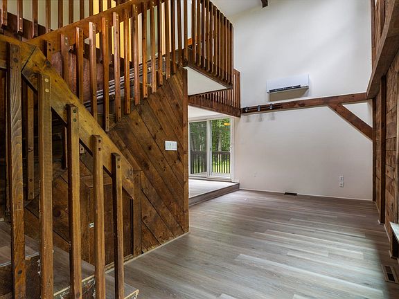 5th image of 267 Pioneer Road
