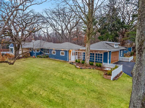 5016 Deering Oaks Ln, Crystal Lake, IL 60012