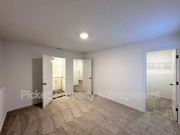 10001 Kings Landing Ave NW — Photo 4