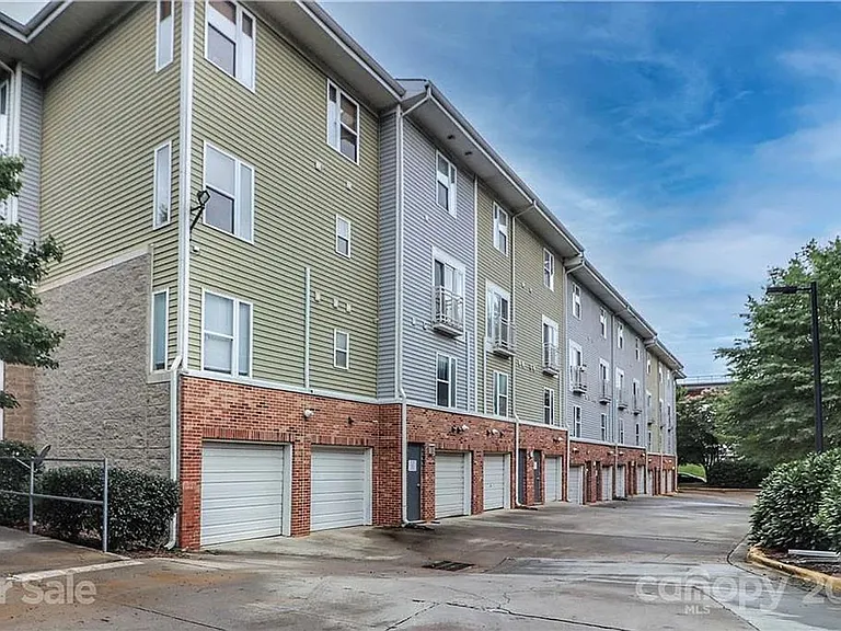 547 Donatello Ave — Photo 2