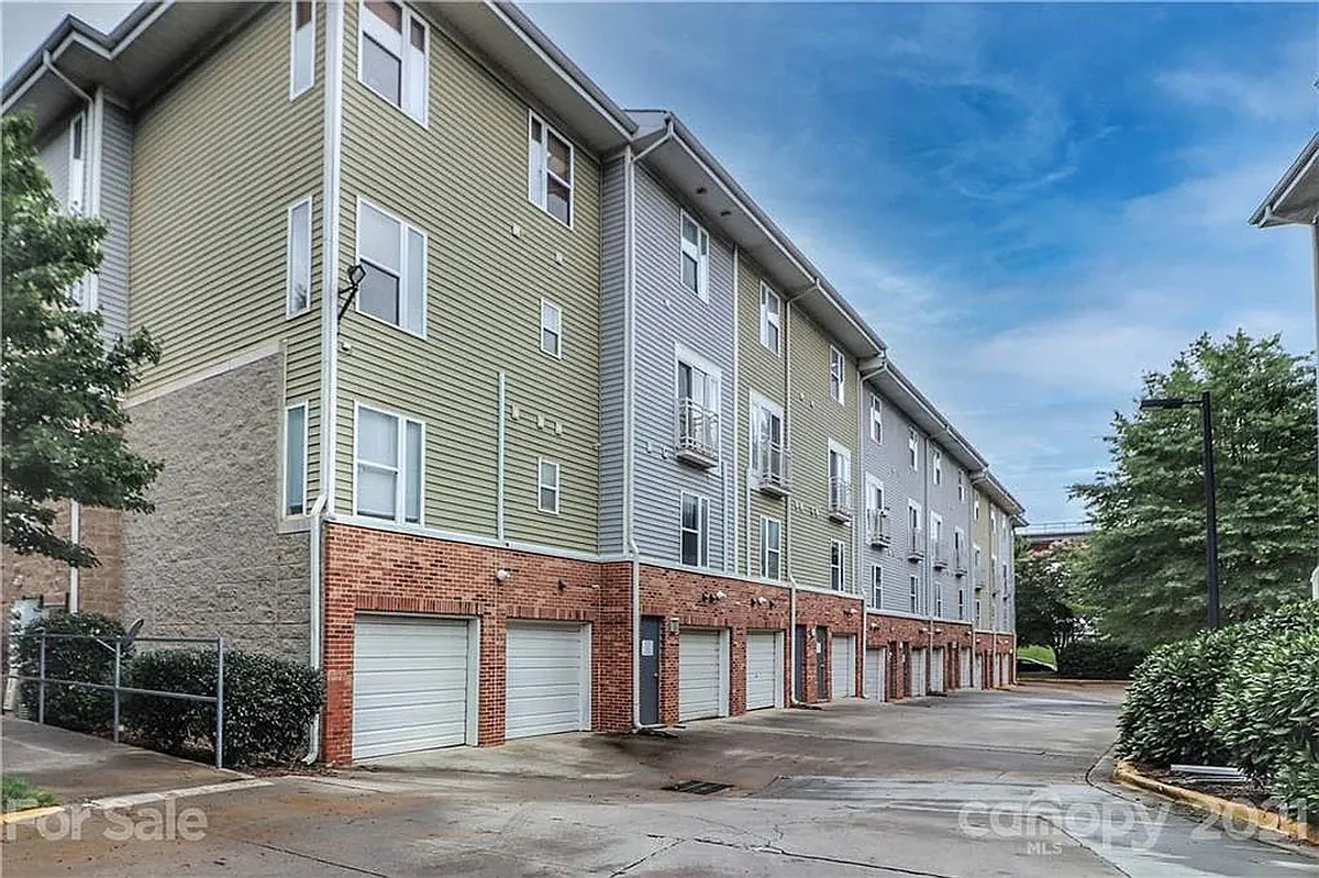 Building Photo - 547 Donatello Ave