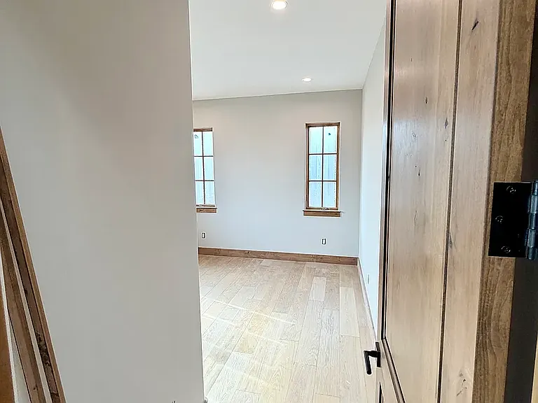 1139 Roy Ave — Photo 35