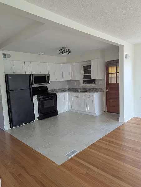 3 bed, $1,900 — Photo 3