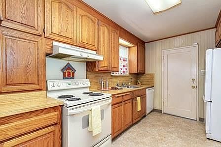3rd image of 25814 Bel Aire Dr