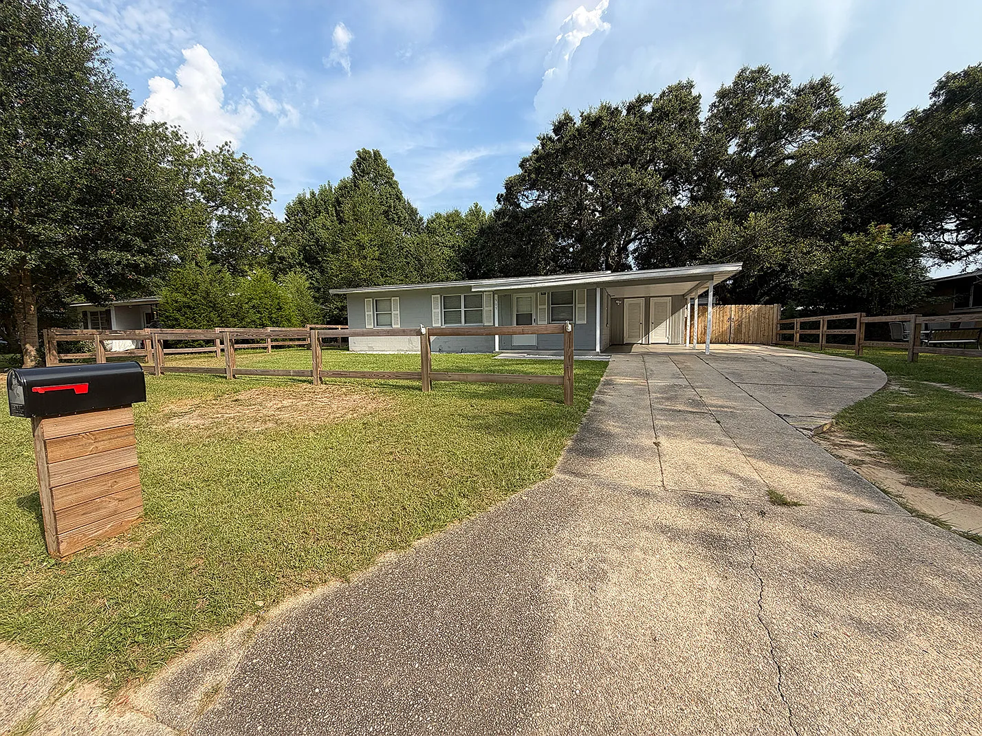 3 bed, 888 sqft, $1,700 — Photo 2