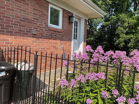 3rd image of 1722 Cornell Rd
