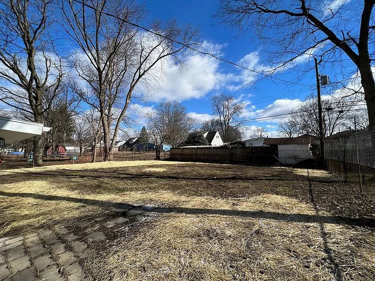 1660 Huxley Dr — Photo 34
