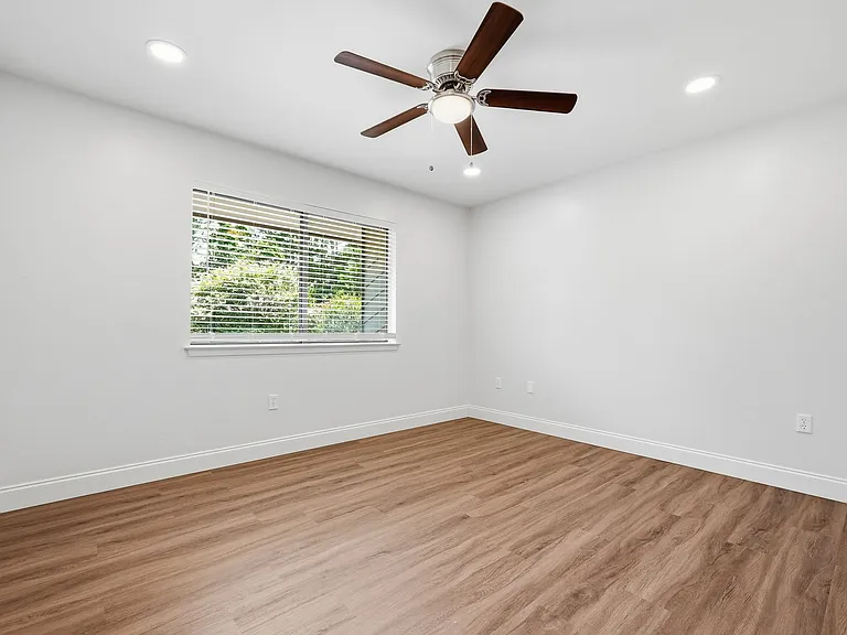 114 Gleneagles Dr — Photo 43