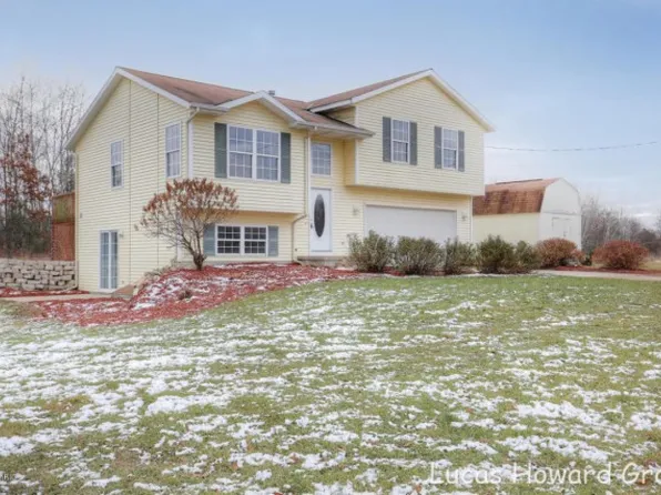 11870 Lindsey Dr NE, Cedar Springs, MI 49319