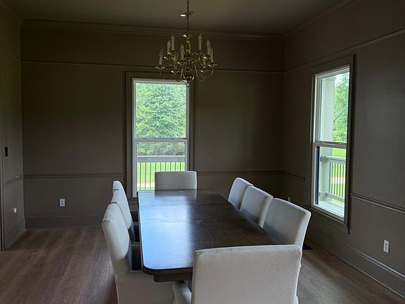 3rd image of 496 Davis Rd