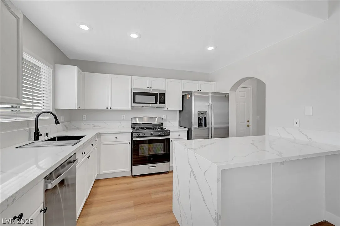 2 bed, 2.0 bath, 1186 sqft, $1,800 — Photo 2