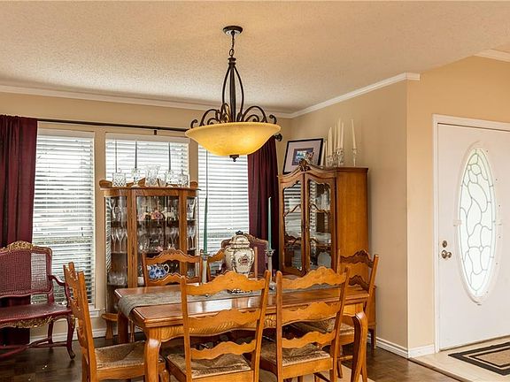 4th image of 1401 Hyde Park Ln