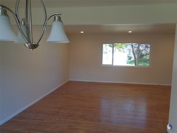 Off Dining Room into Living room