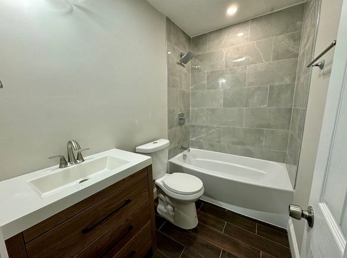 3 bed, 2.5 bath, $2,700 — Photo 3