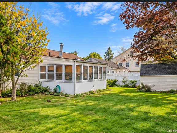 3rd image of 2 Maple Avenue