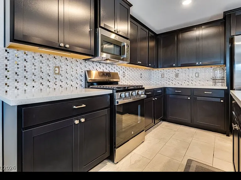9493 Sky Pointe Dr — Photo 14