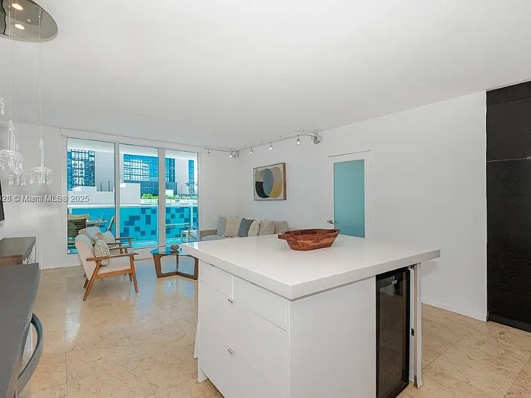2301 Collins Ave #705 — Photo 5