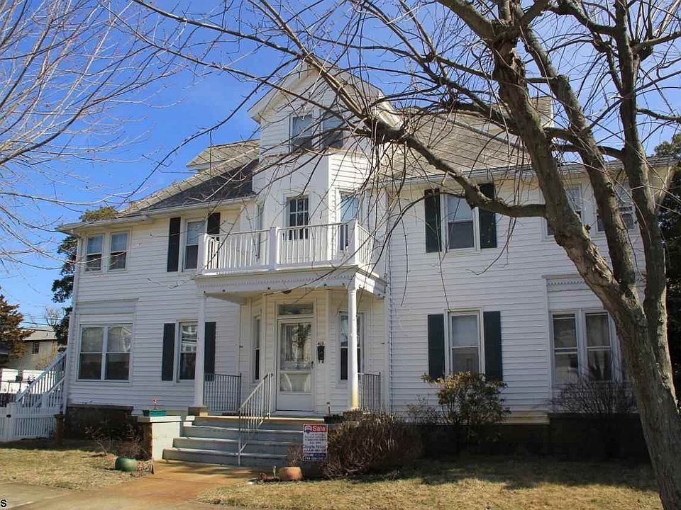 1st image of 615 1st St