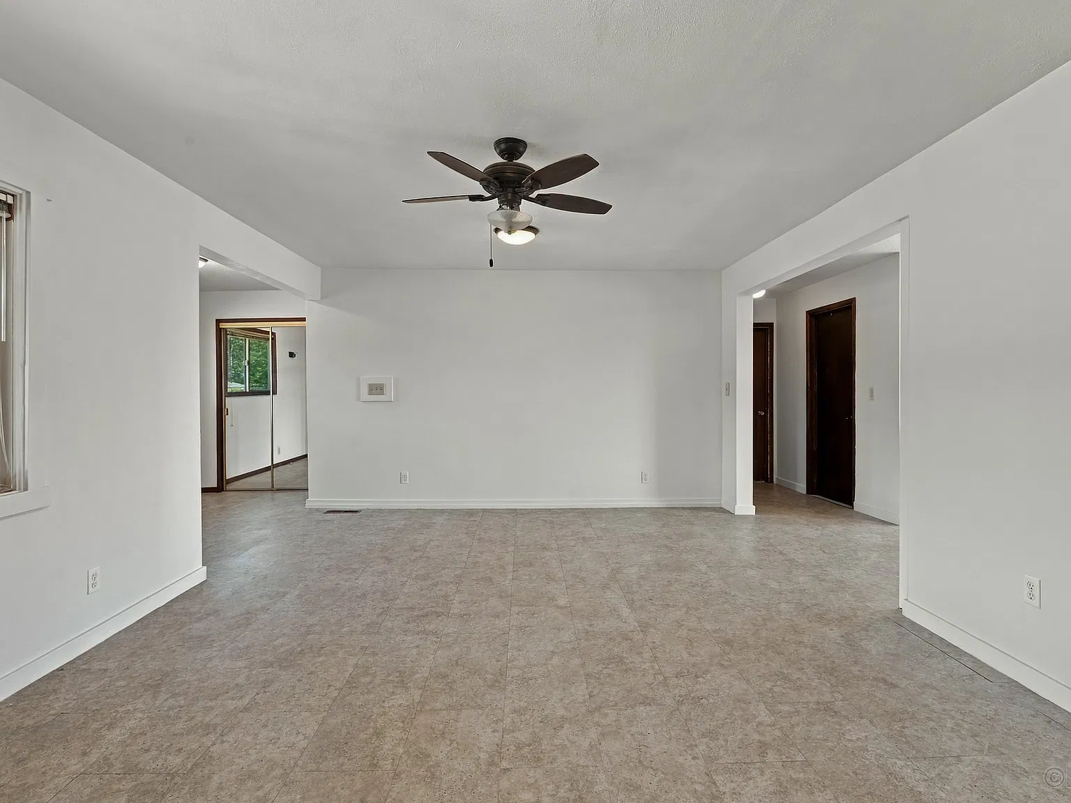 4 bed, 2020 sqft, $2,600 — Photo 4
