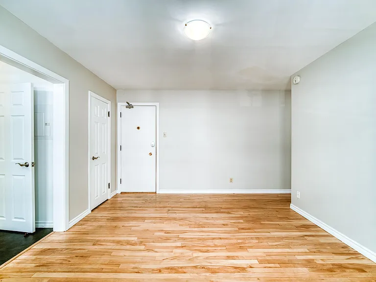 1112 Tower Rd — Photo 8