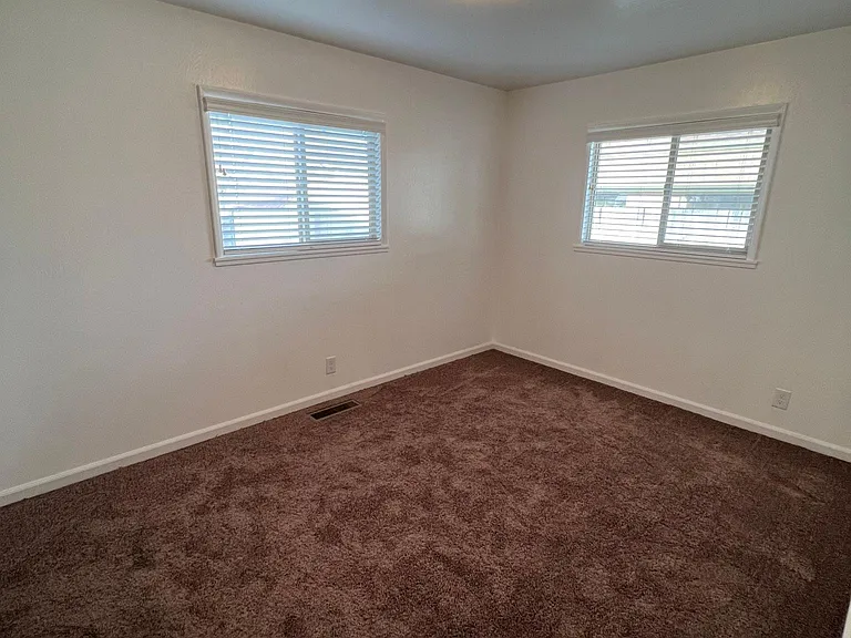 880 Tyler Way — Photo 9
