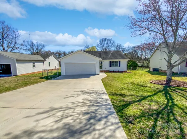 3611 Farm Lake Dr SW, Concord, NC 28027