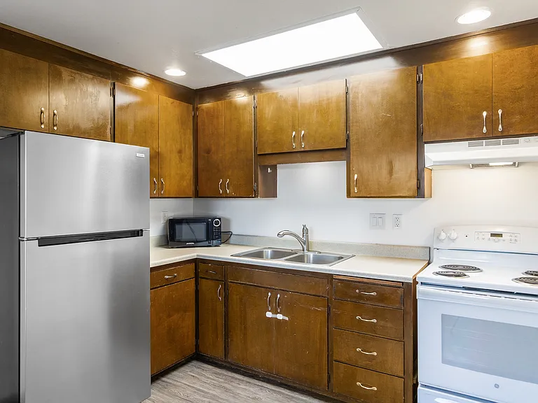 3132 Lombard Ave #6 — Photo 2