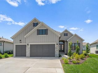 8182 Valley Rd, Lenexa, KS 66220