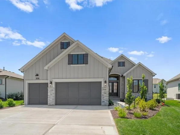 8182 Valley Rd, Lenexa, KS 66220