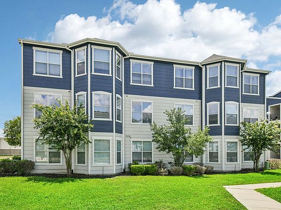 Stunning Apartment Views at Towne West Apartments in Houston, TX