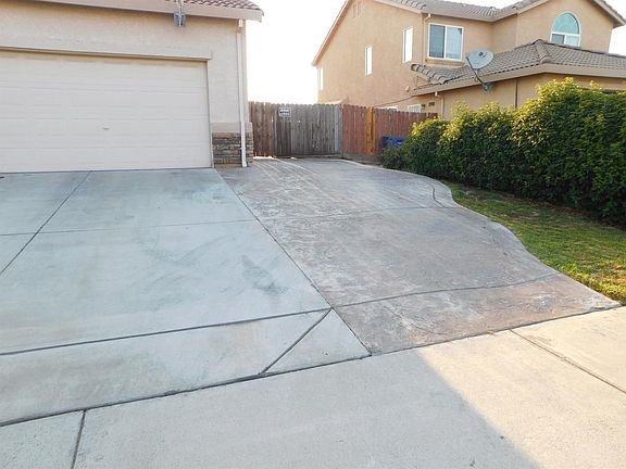 3rd image of 3959 Blue Falls Ct