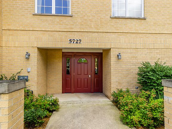 3rd image of 5727 W Lawrence Ave APT 203
