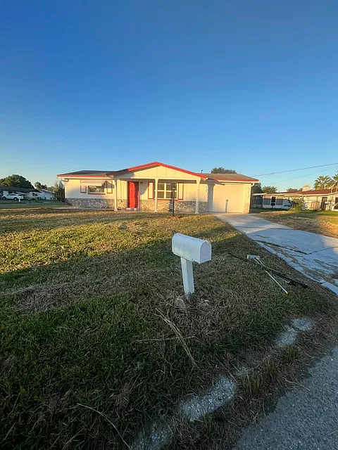 2 bed, 825 sqft, $1,445 — Photo 1