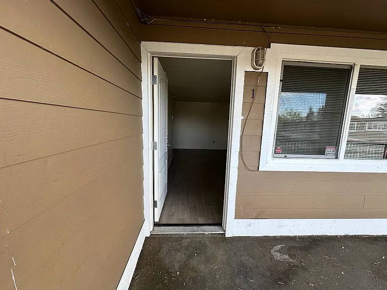 10506 Bridgeport Way SW #16 — Photo 4