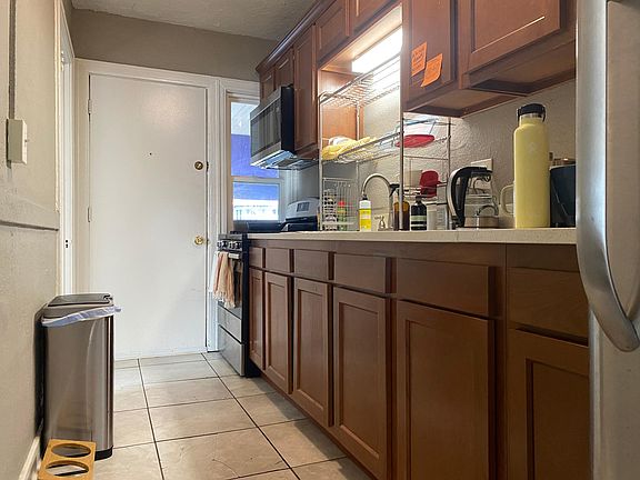 5th image of 2820 Harrison St APT 3S
