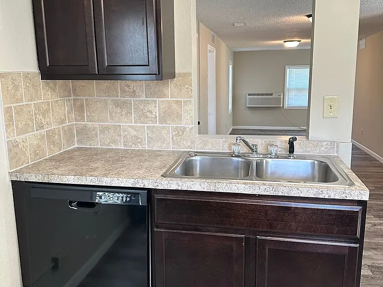 417 N Walnut St — Photo 23
