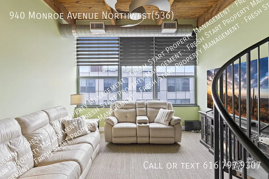 Building Photo - 940 Monroe Ave NW #536