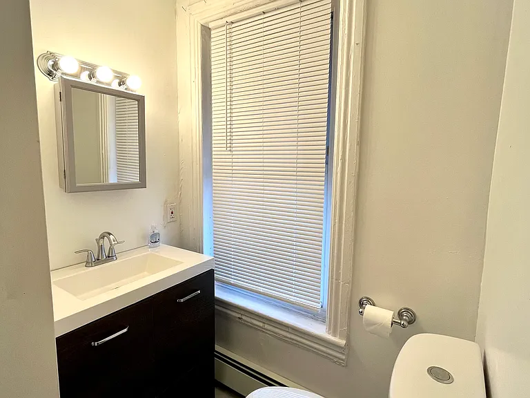 516 N Mohr St — Photo 10